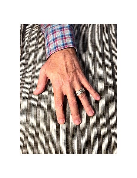 Anillo ancho para hombre en plata de primera ley con acabado en pasivado