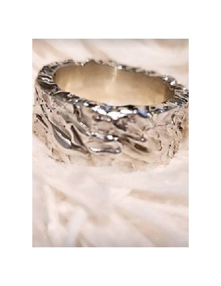 Anillo ancho para hombre en plata de primera ley con acabado en pasivado